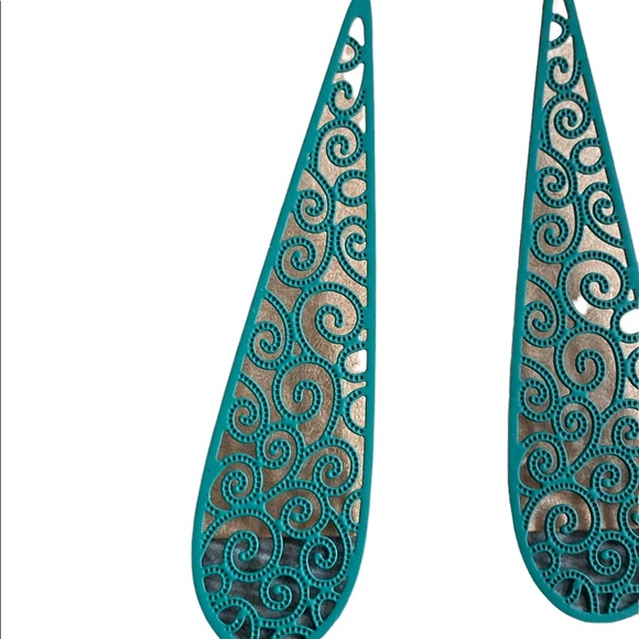 Evergreen Cutout Metal Elongated Teardrop Design Pierced Earrings - Picture 2 of 5